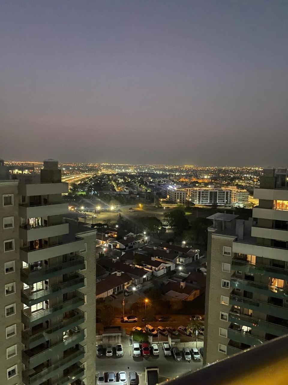Excepcional Departamento En Piso 18 En Zona Norte De Capital Con Una Vista Inigualable En Barrio Privado Alto Sol Apartamento *