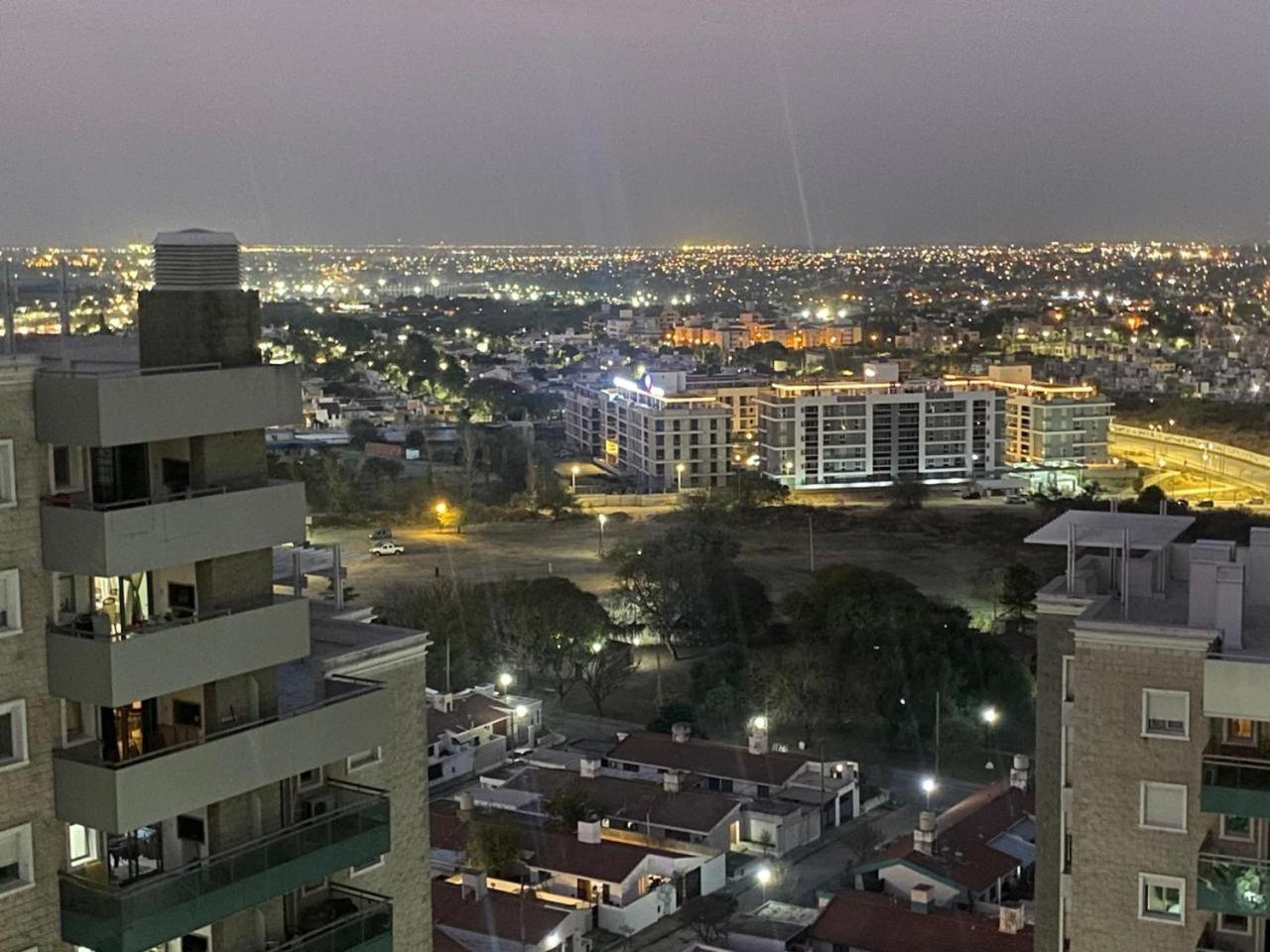 Excepcional Departamento En Piso 18 En Zona Norte De Capital Con Una Vista Inigualable En Barrio Privado Alto Sol Apartment *